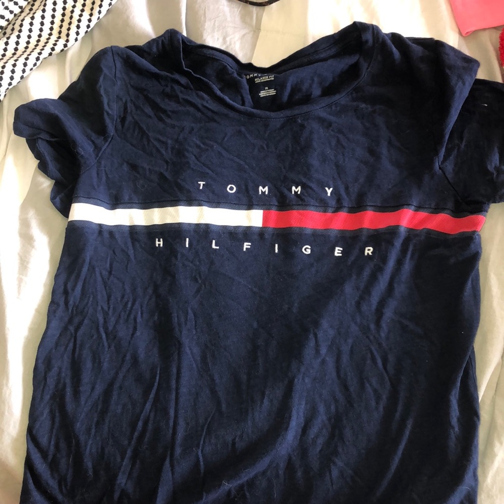 Navy Tommy Hilfiger t shirt